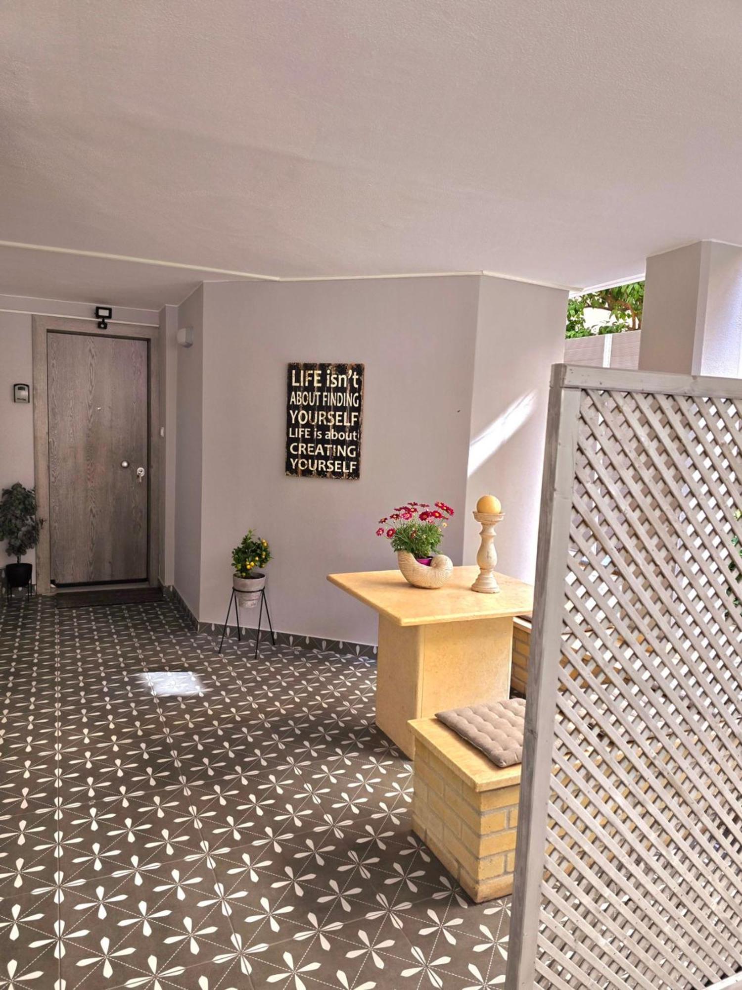 Glyfada'S Cosy Apartments Atene Esterno foto