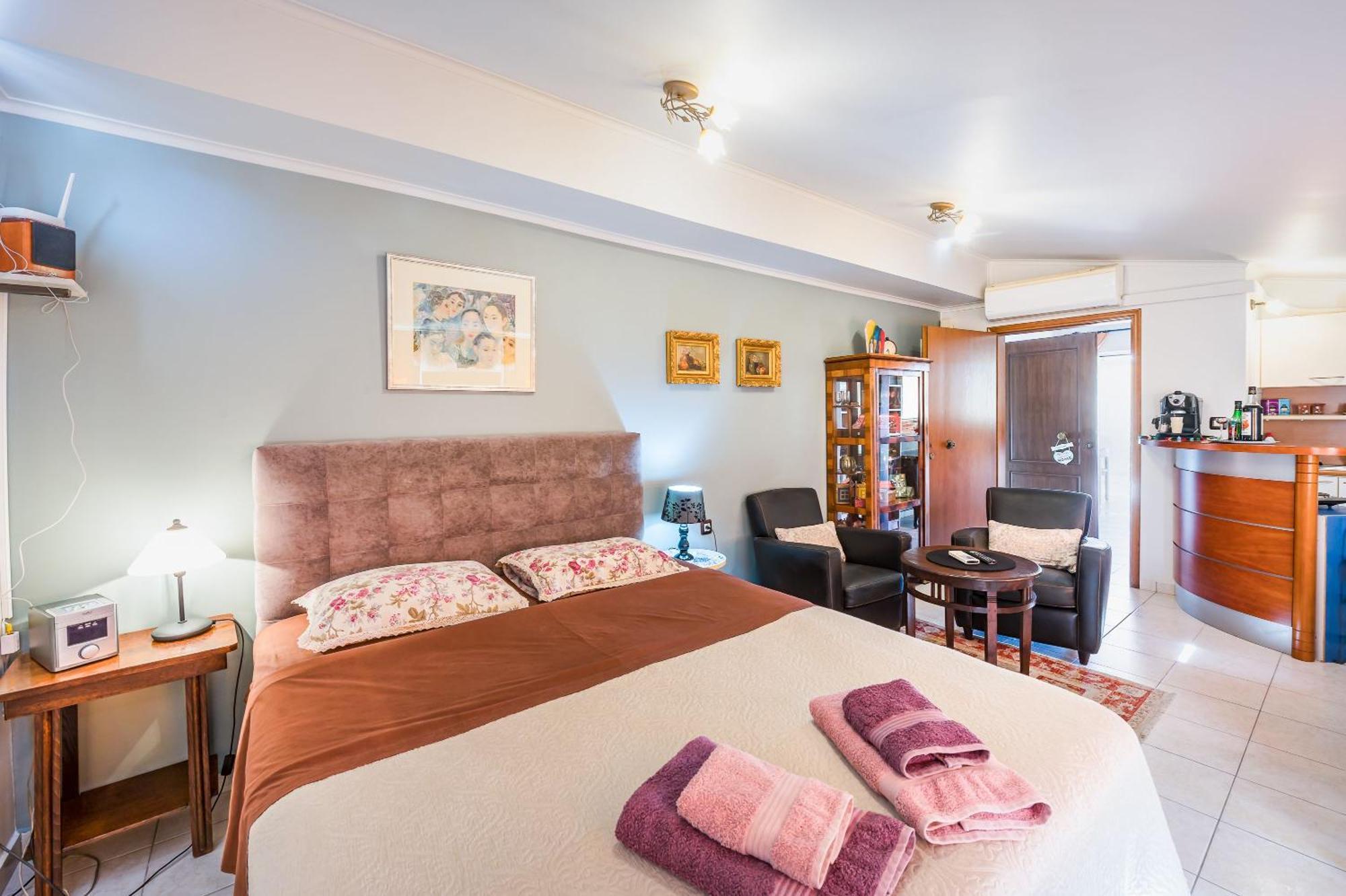 Glyfada'S Cosy Apartments Atene Esterno foto